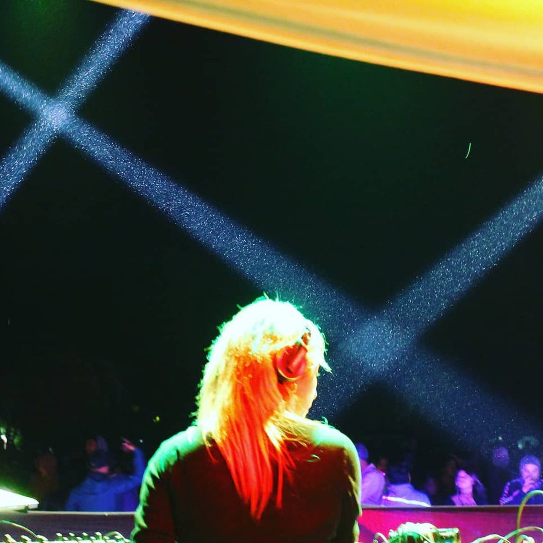 01_dj_blonde